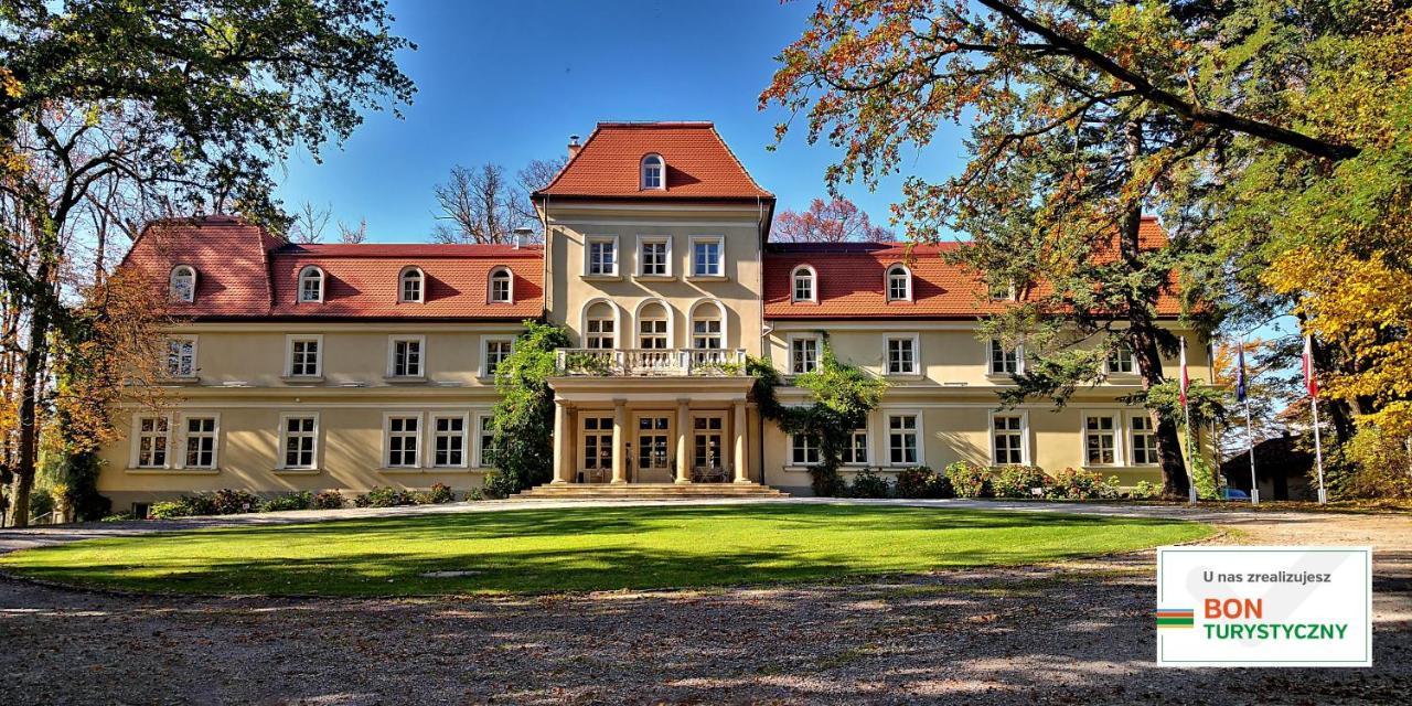Dwor Sierakow Hotel Exterior photo