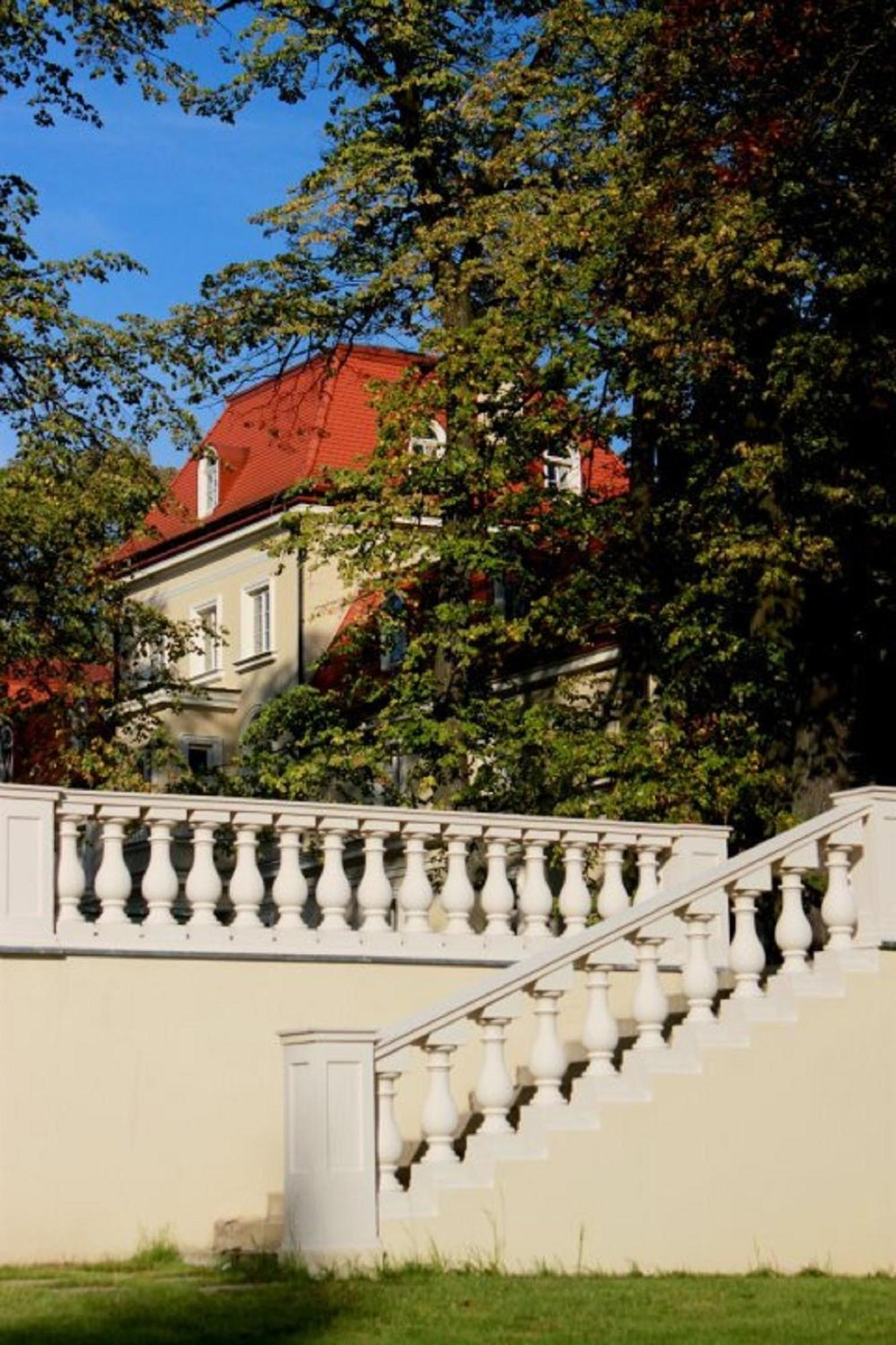 Dwor Sierakow Hotel Exterior photo