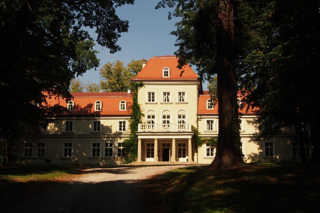 Dwor Sierakow Hotel Exterior photo