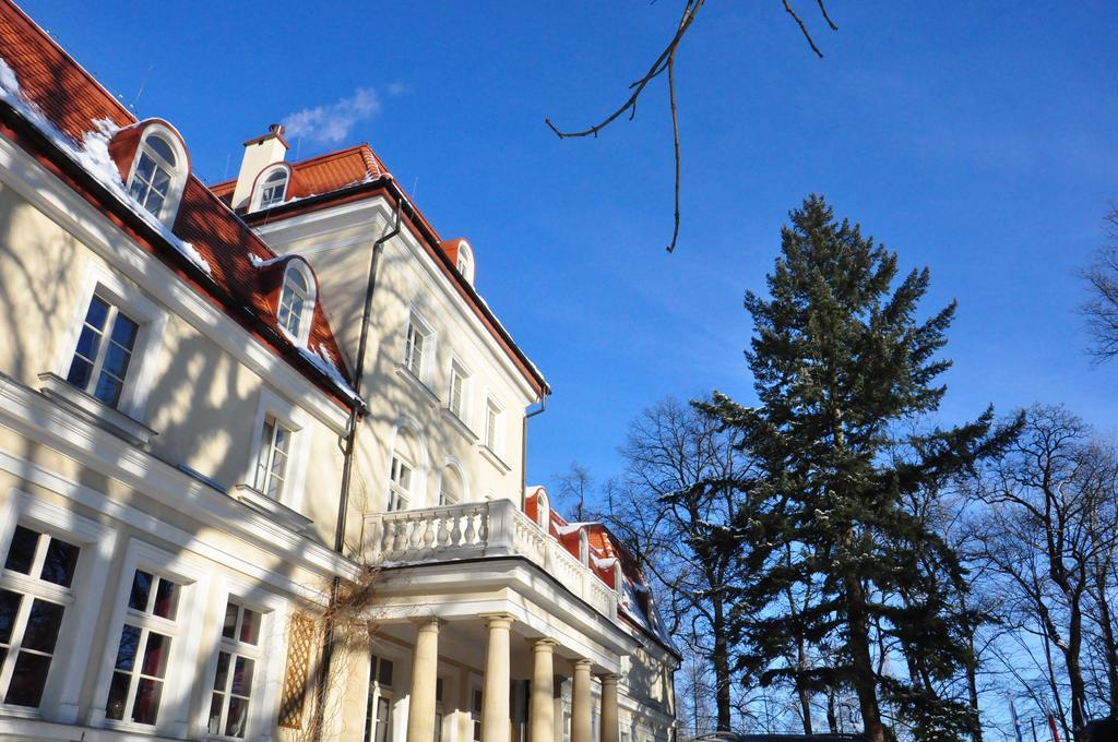 Dwor Sierakow Hotel Exterior photo