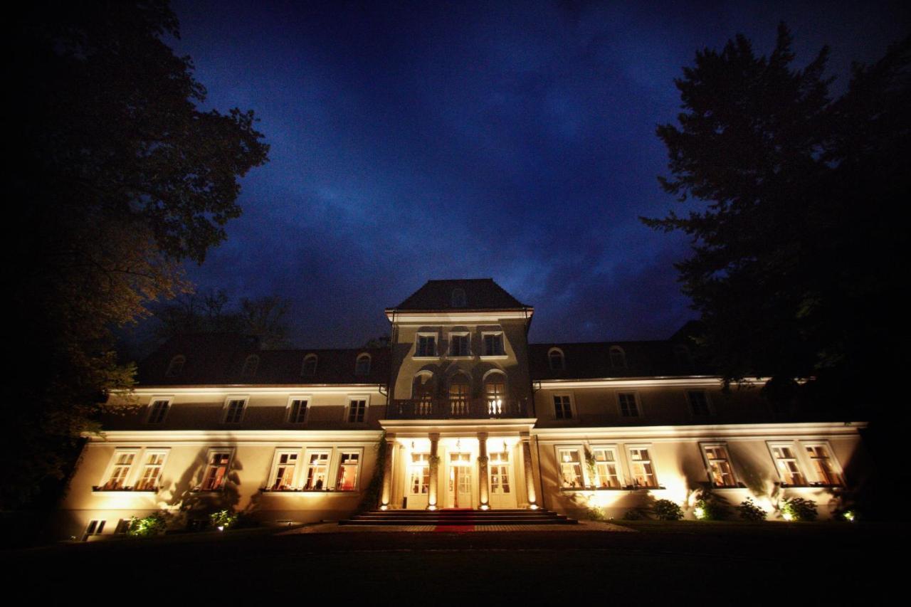 Dwor Sierakow Hotel Exterior photo